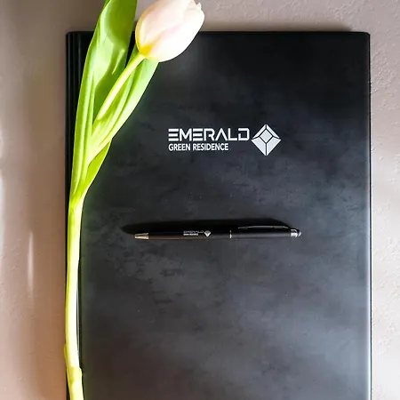 Emerald アパートホテル