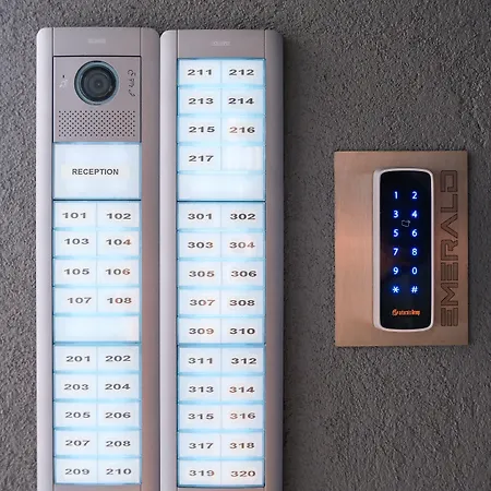 Emerald Apartahotel 4*